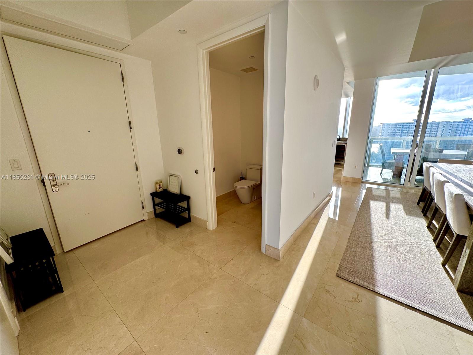 Ver detalles 1804 2 / 4 2327 sq. ft. $ 2025-07-31 0 foto