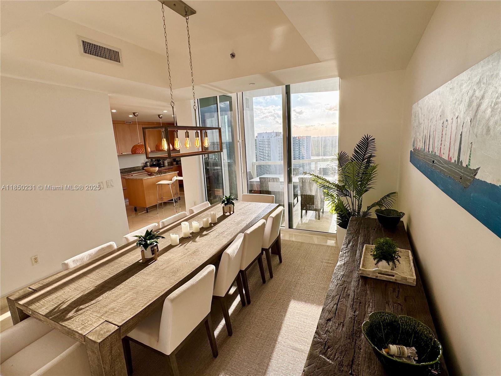 Ver detalles 1804 2 / 4 2327 sq. ft. $ 2025-07-31 0 foto