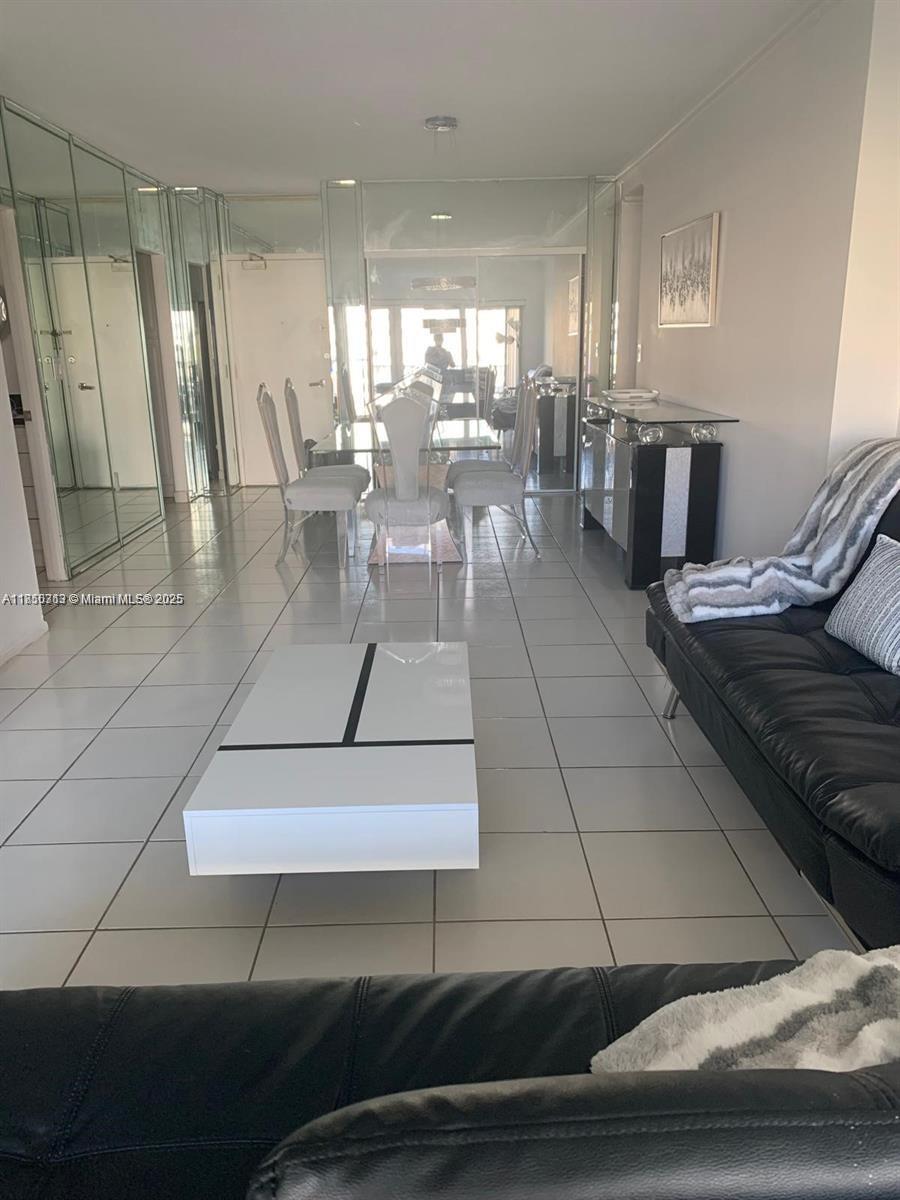 Ver detalles 509 1 / 2 762 sq. ft. $ 2025-07-31 0 foto