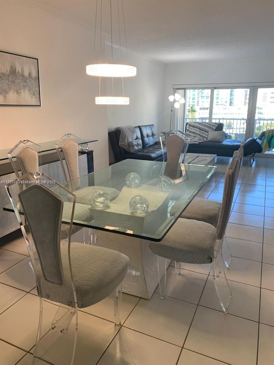 Ver detalles 509 1 / 2 762 sq. ft. $ 2025-07-31 0 foto