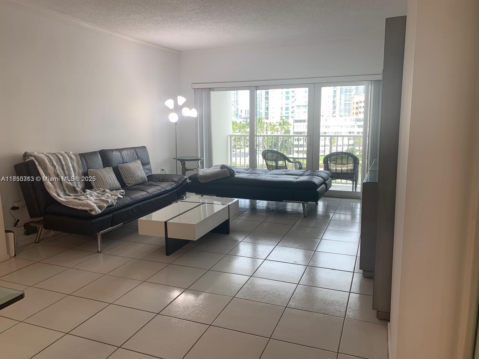 Ver detalles 509 1 / 2 762 sq. ft. $ 2025-07-31 0 foto