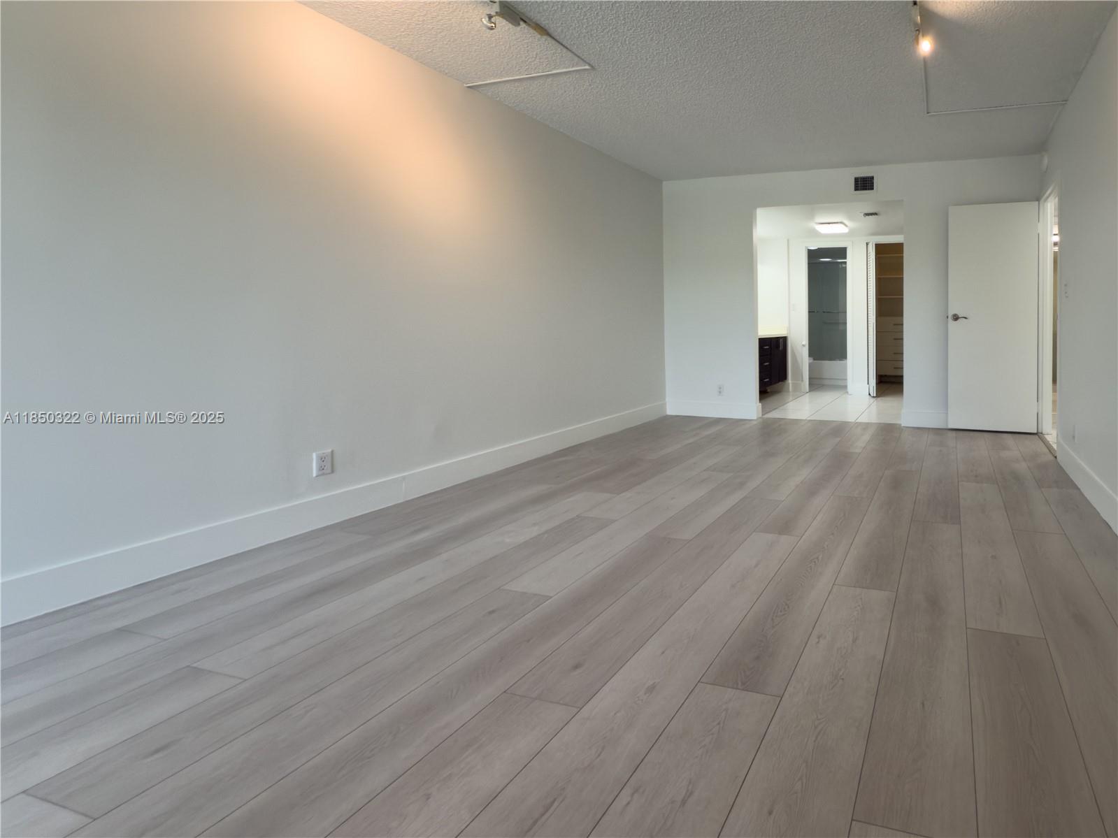 224 2 / 2 1359 sq. ft. $ 2025-07-31 0 Photo