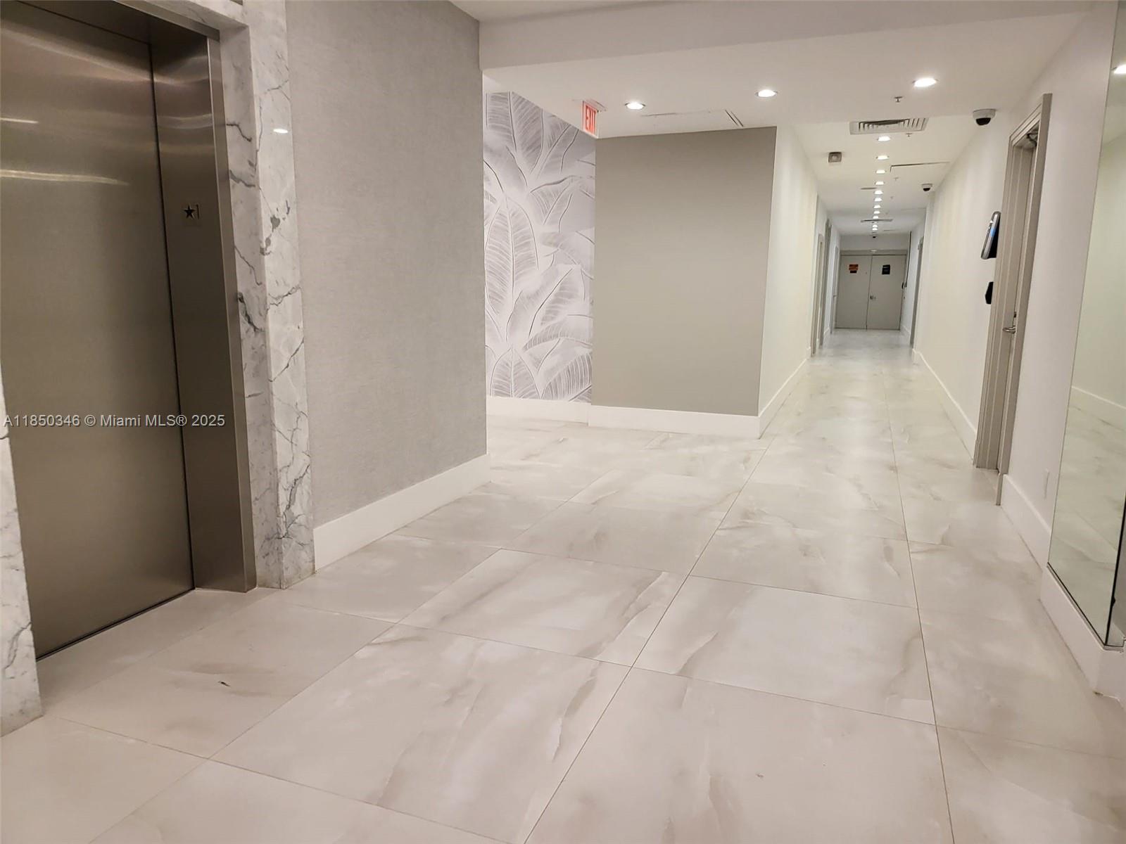 Photo of 3001 Ocean Dr  #639, Hollywood, Florida, 33019 - Elevator