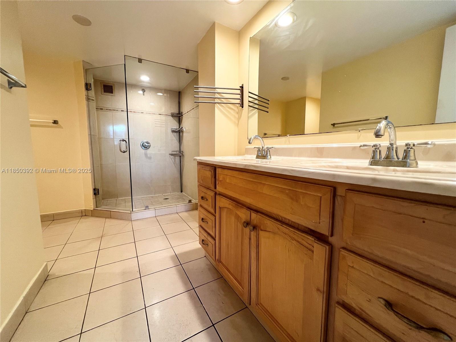 Photo of 1833 Ocean Dr  #1109, Hallandale Beach, Florida, 33009 - Master
