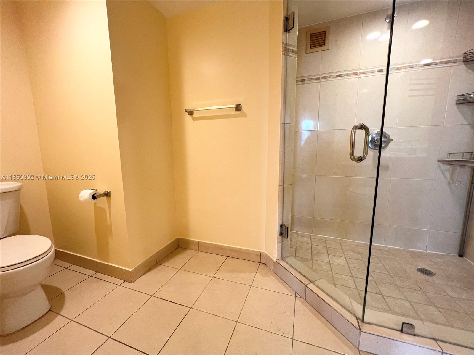Photo of 1833 Ocean Dr  #1109, Hallandale Beach, Florida, 33009 - Master