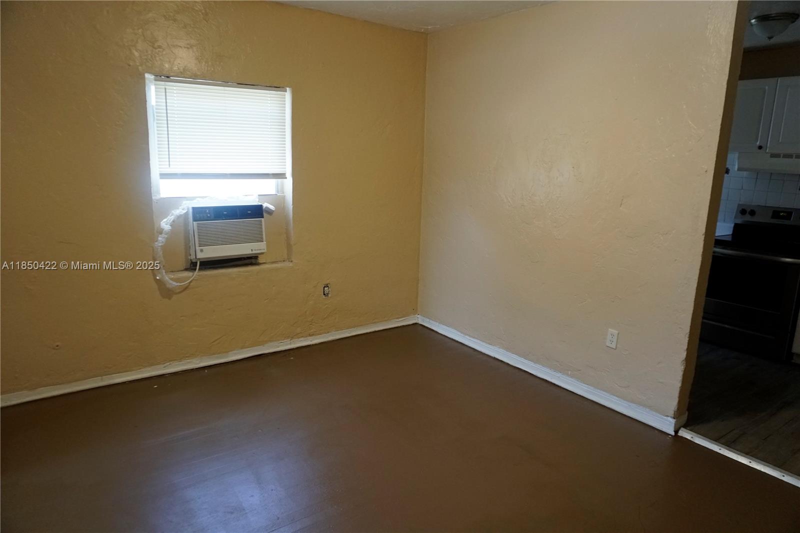 See details / 1273 sq. ft. $ 2025-07-31 0 Photo
