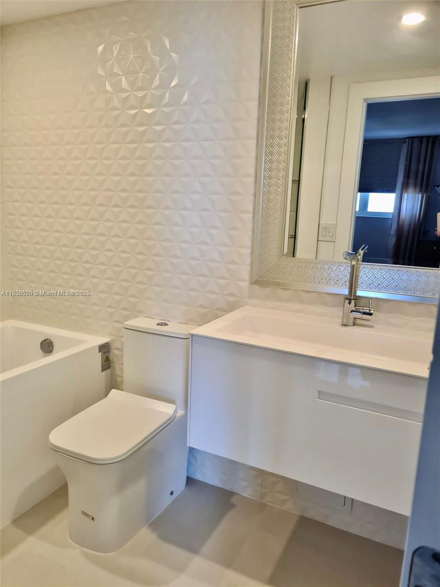 Photo of 3001 Ocean Dr  #721, Hollywood, Florida, 33019 - 