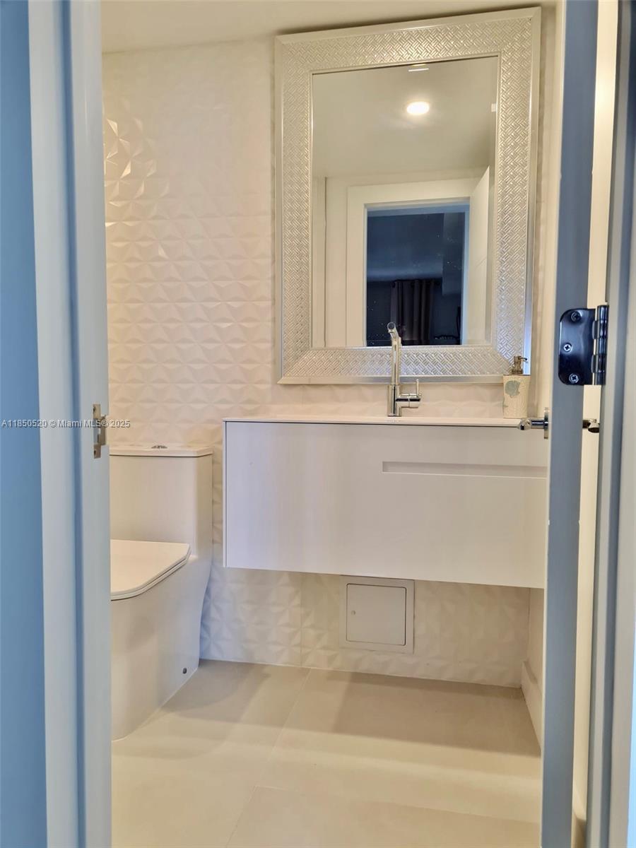 Photo of 3001 Ocean Dr  #721, Hollywood, Florida, 33019 - 