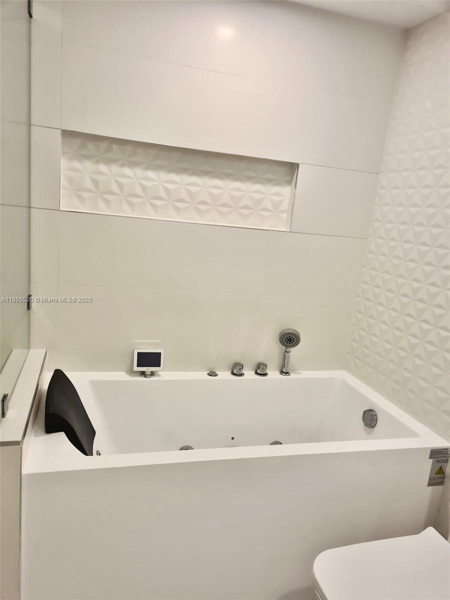 Photo of 3001 Ocean Dr  #721, Hollywood, Florida, 33019 - 