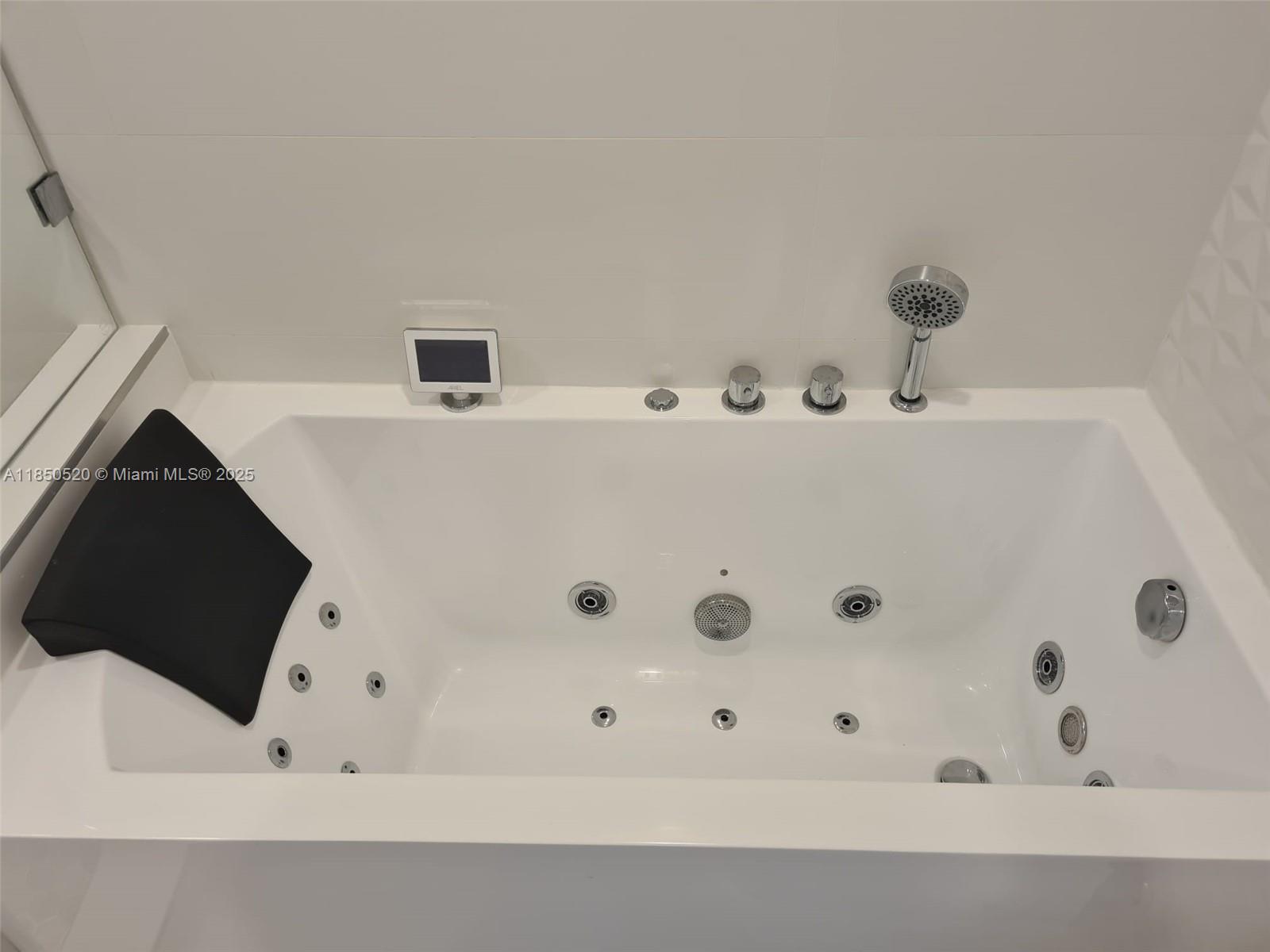Photo of 3001 Ocean Dr  #721, Hollywood, Florida, 33019 - 