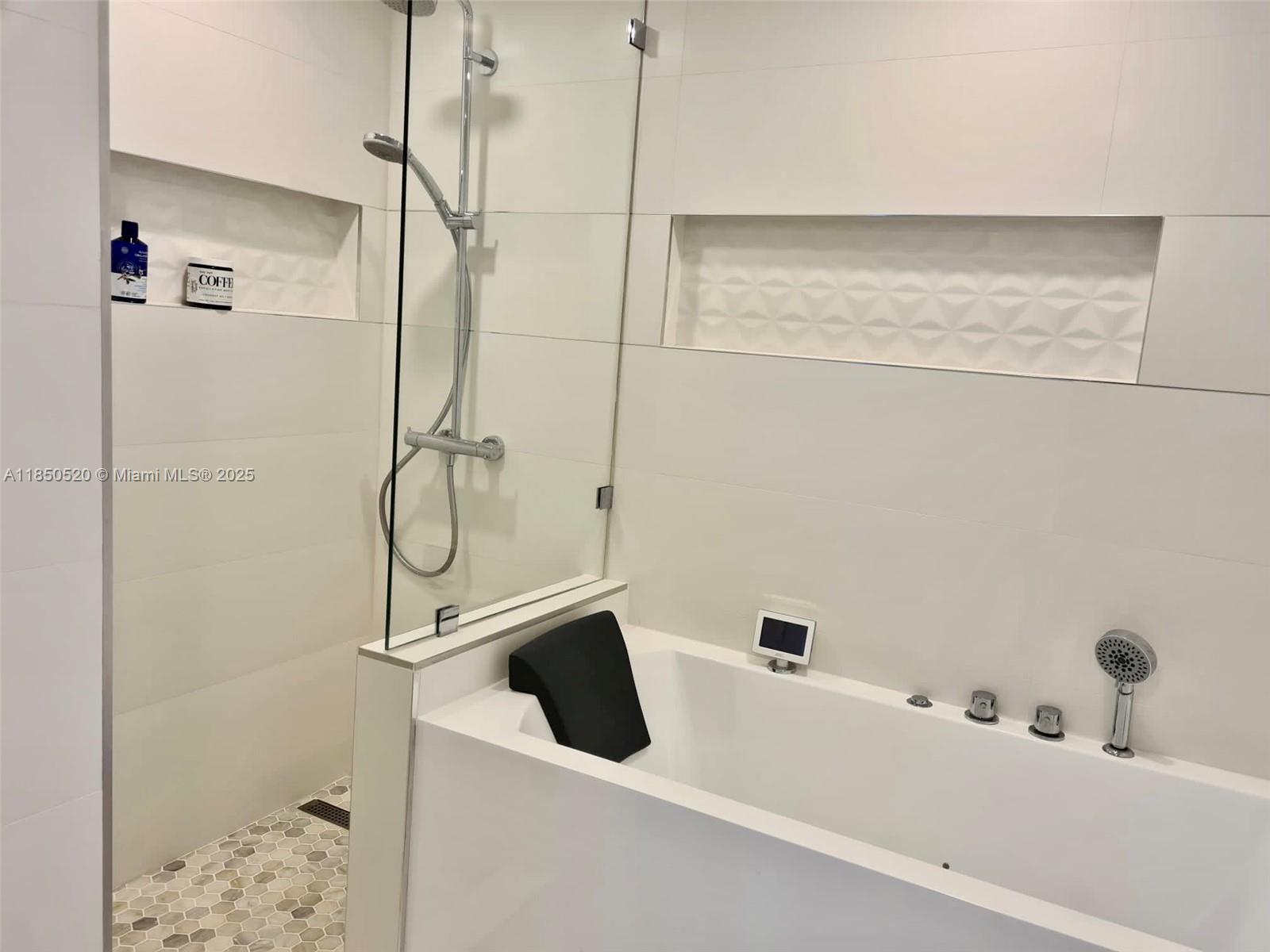 Photo of 3001 Ocean Dr  #721, Hollywood, Florida, 33019 - 