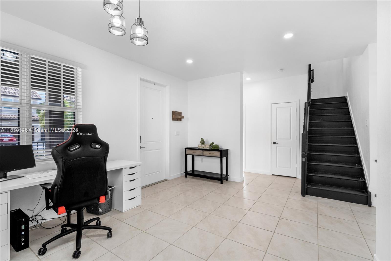Ver detalles 11732 4 / 3 2556 sq. ft. $ 2025-08-13 0 foto