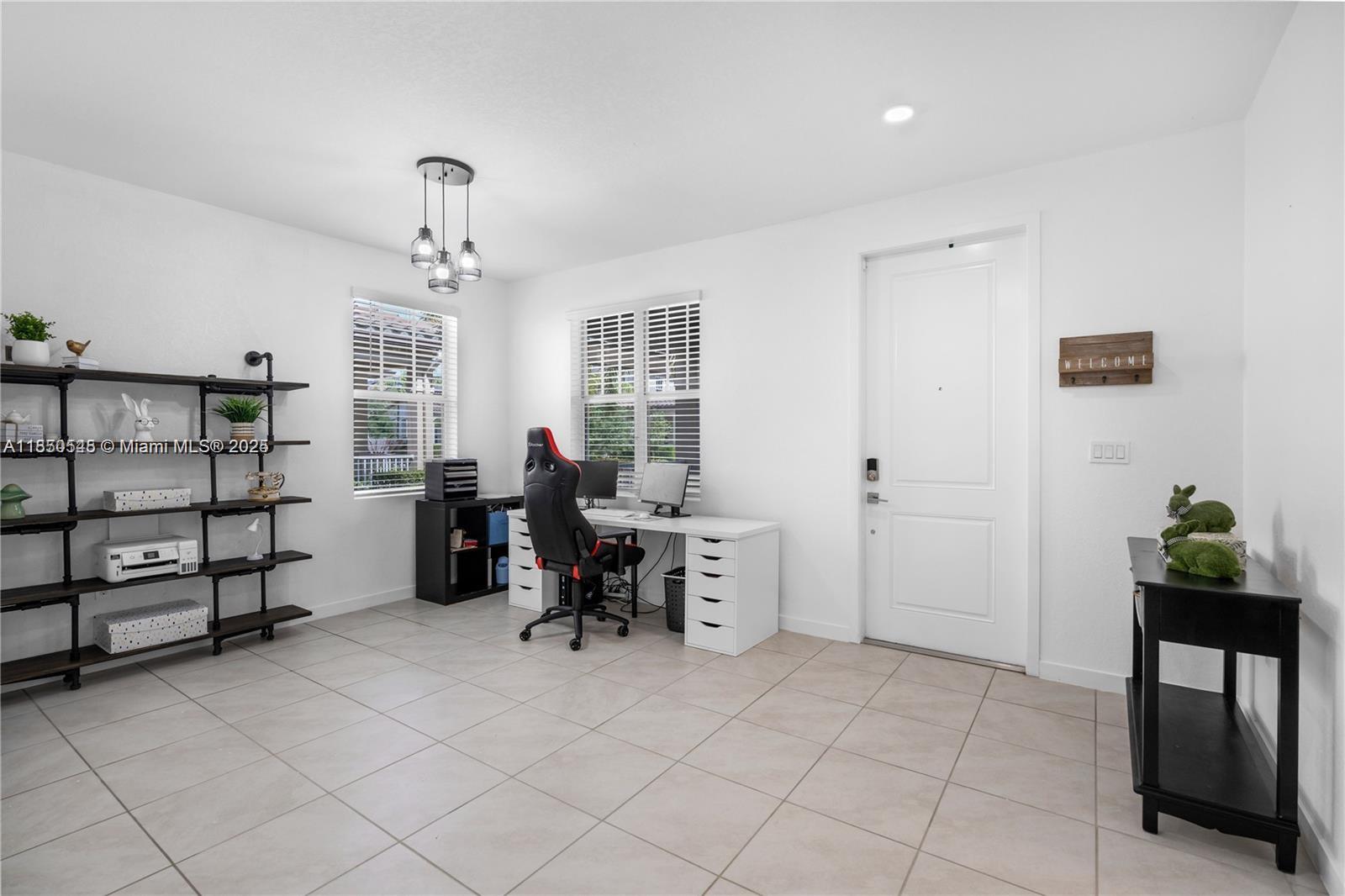 Ver detalles 11732 4 / 3 2556 sq. ft. $ 2025-08-13 0 foto