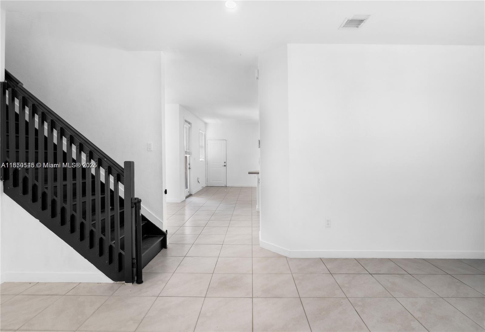Ver detalles 11732 4 / 3 2556 sq. ft. $ 2025-08-13 0 foto