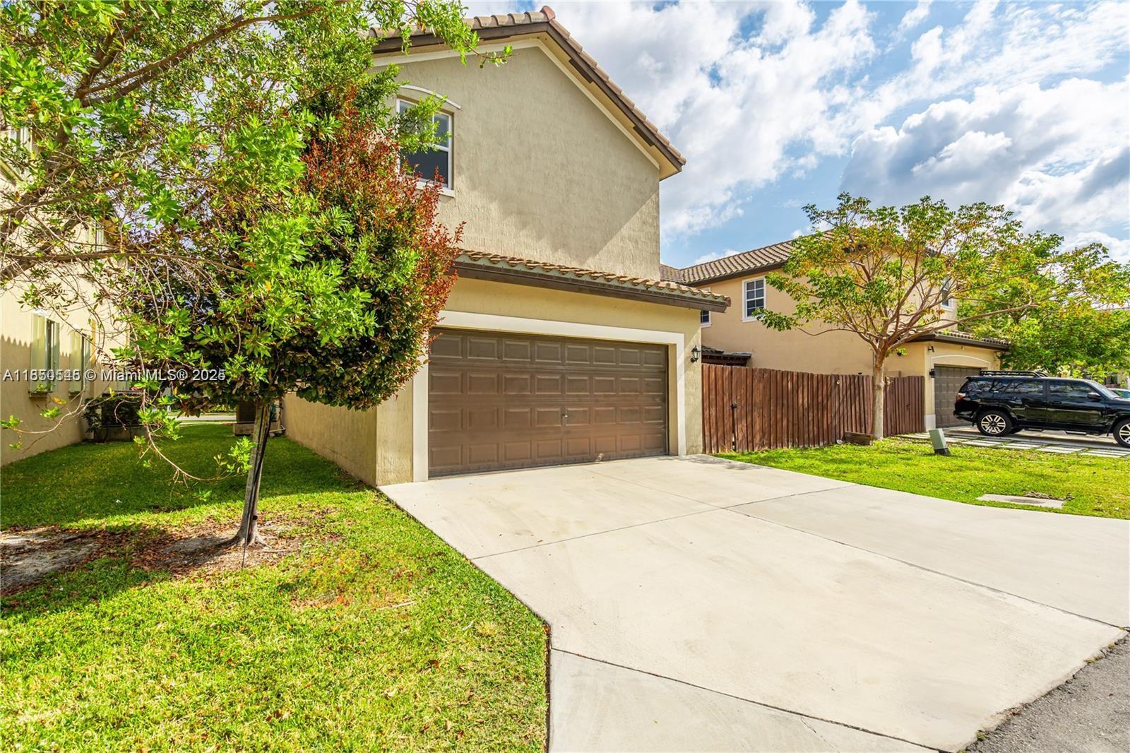 Ver detalles 11732 4 / 3 2556 sq. ft. $ 2025-08-13 0 foto