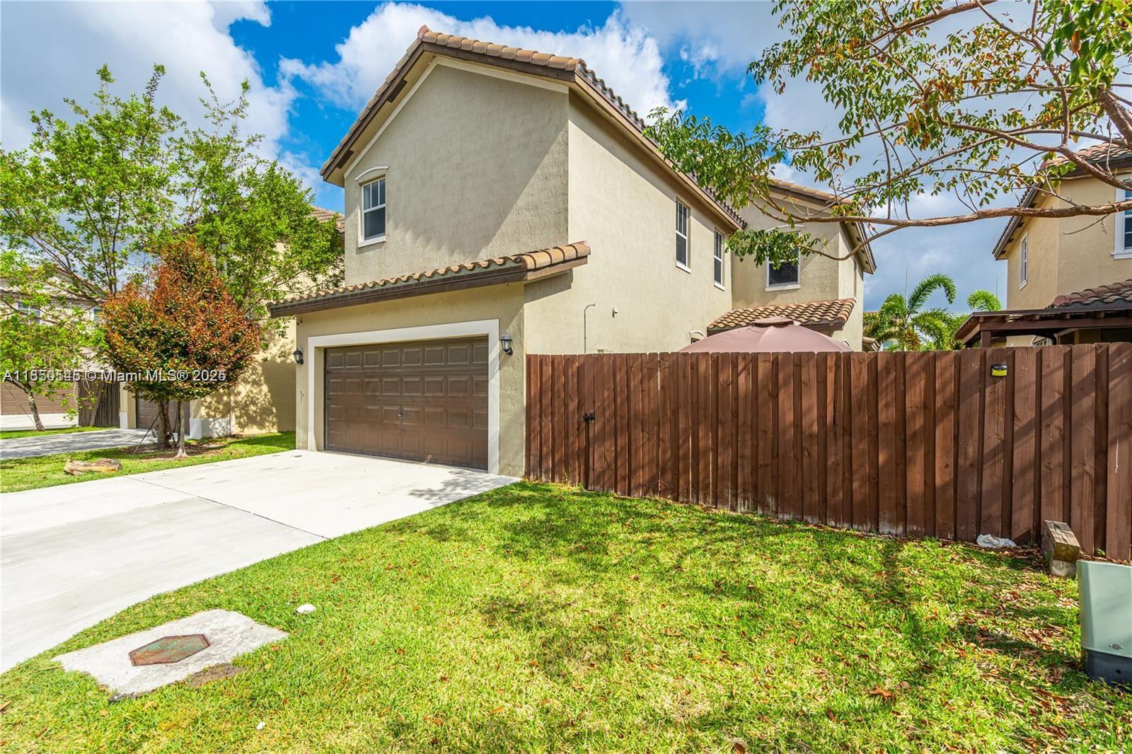 Ver detalles 11732 4 / 3 2556 sq. ft. $ 2025-08-13 0 foto