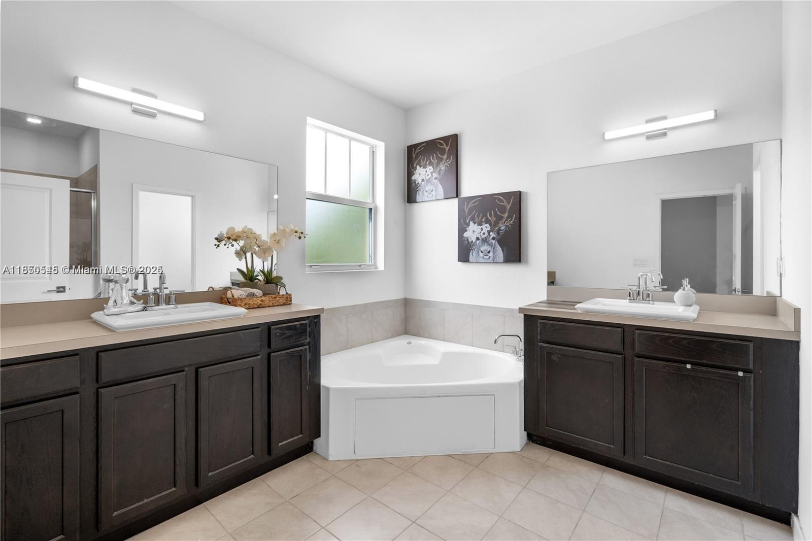 Ver detalles 11732 4 / 3 2556 sq. ft. $ 2025-08-13 0 foto