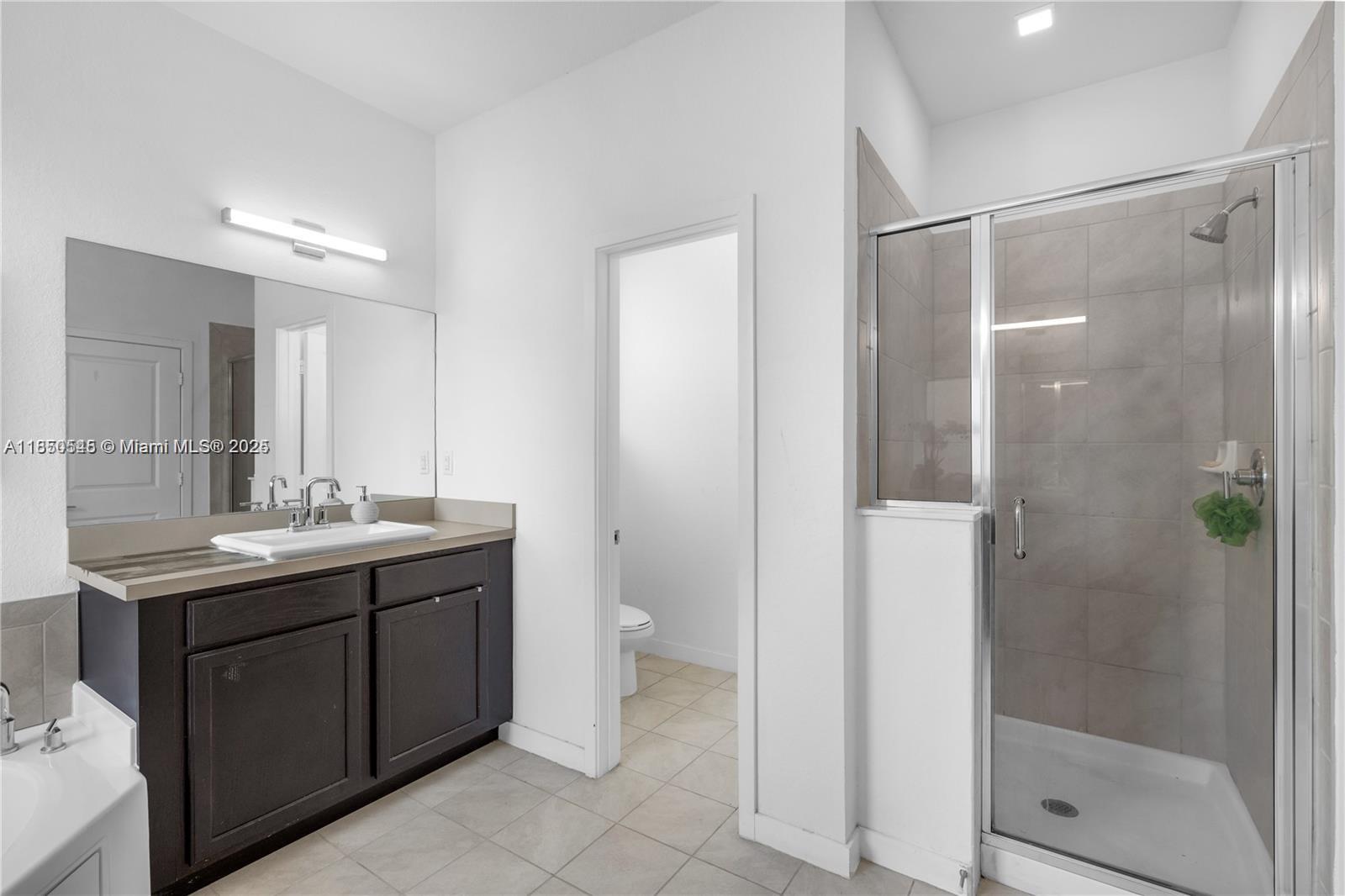 Ver detalles 11732 4 / 3 2556 sq. ft. $ 2025-08-13 0 foto