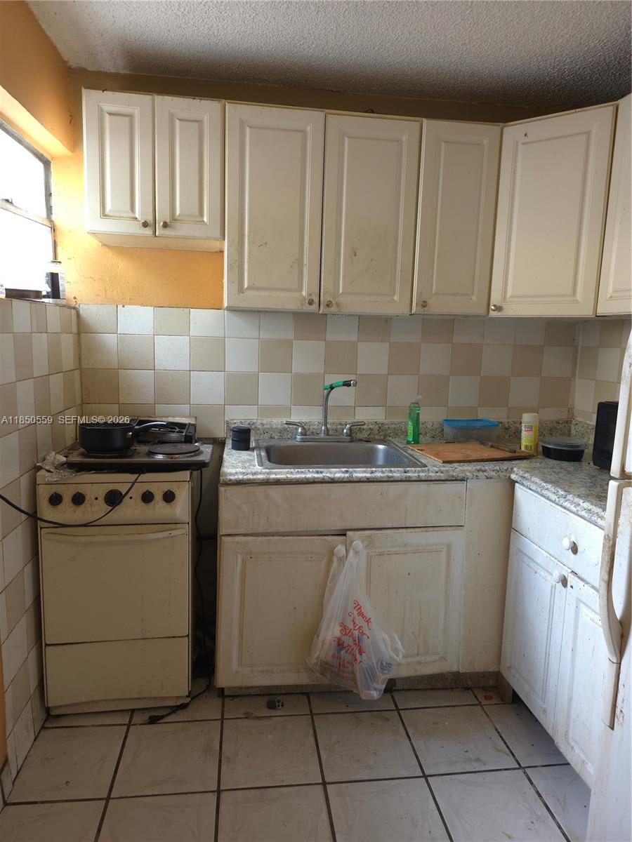   /  2561 sq. ft. $ 2025-10-13 0 Photo