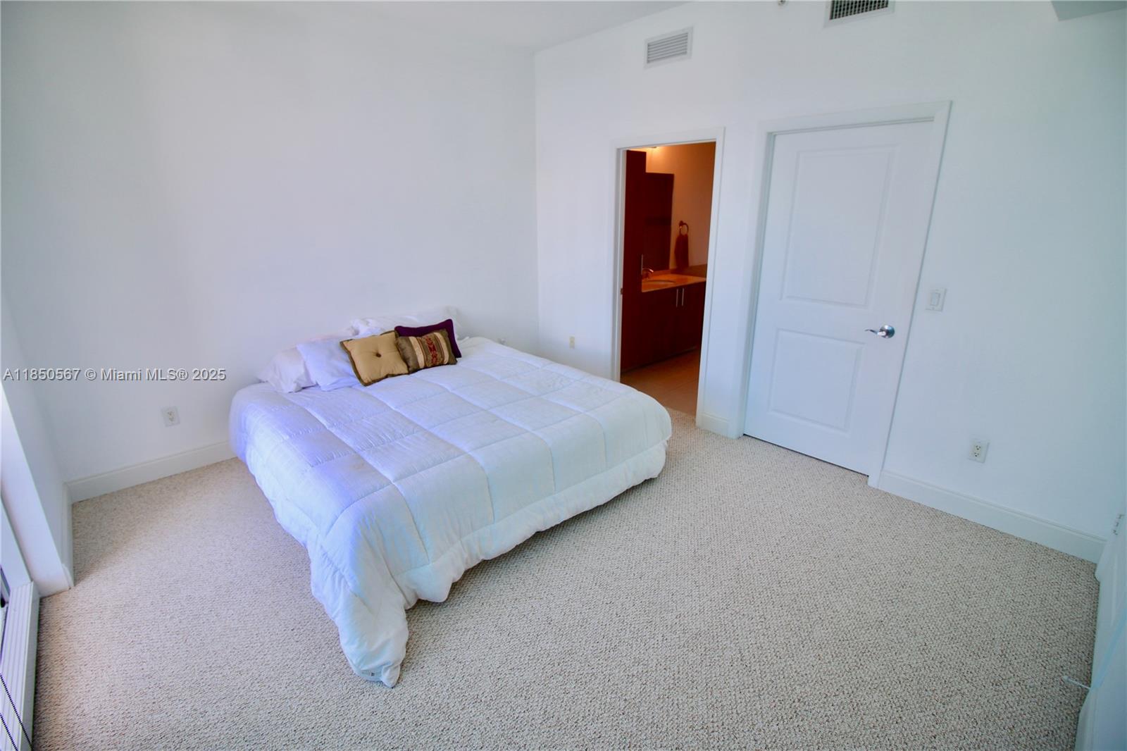 Photo of 1945 Ocean Dr  #707, Hallandale Beach, Florida, 33009 - 