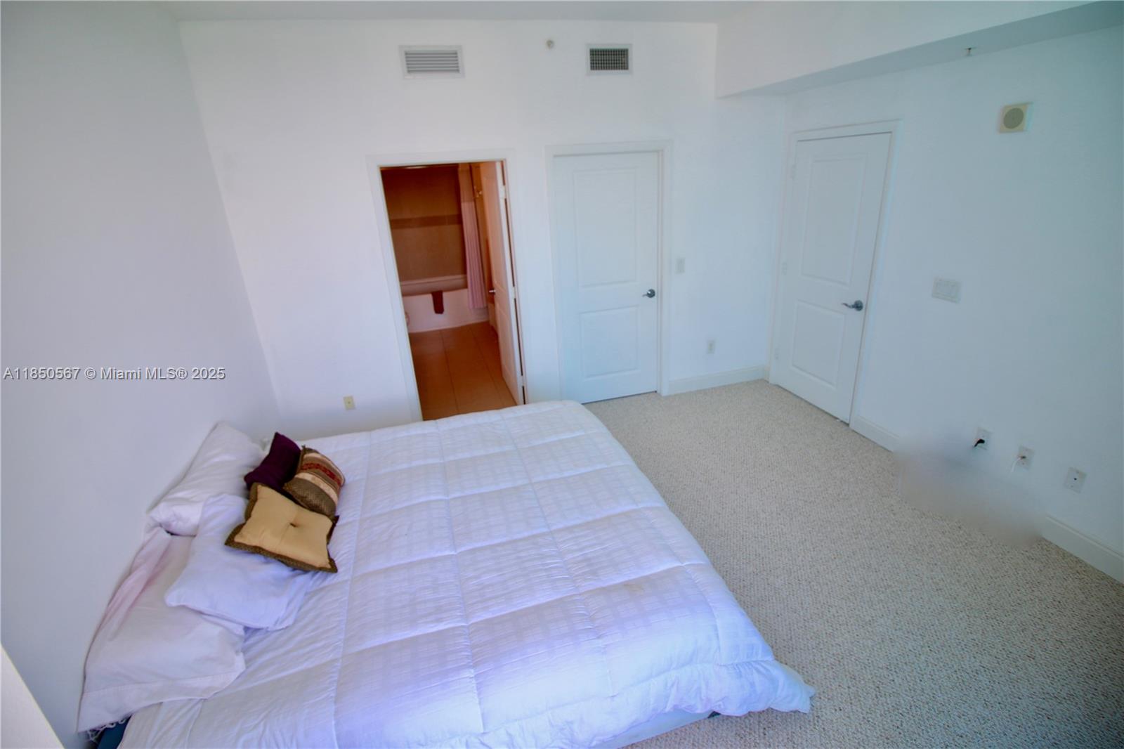 Photo of 1945 Ocean Dr  #707, Hallandale Beach, Florida, 33009 - 