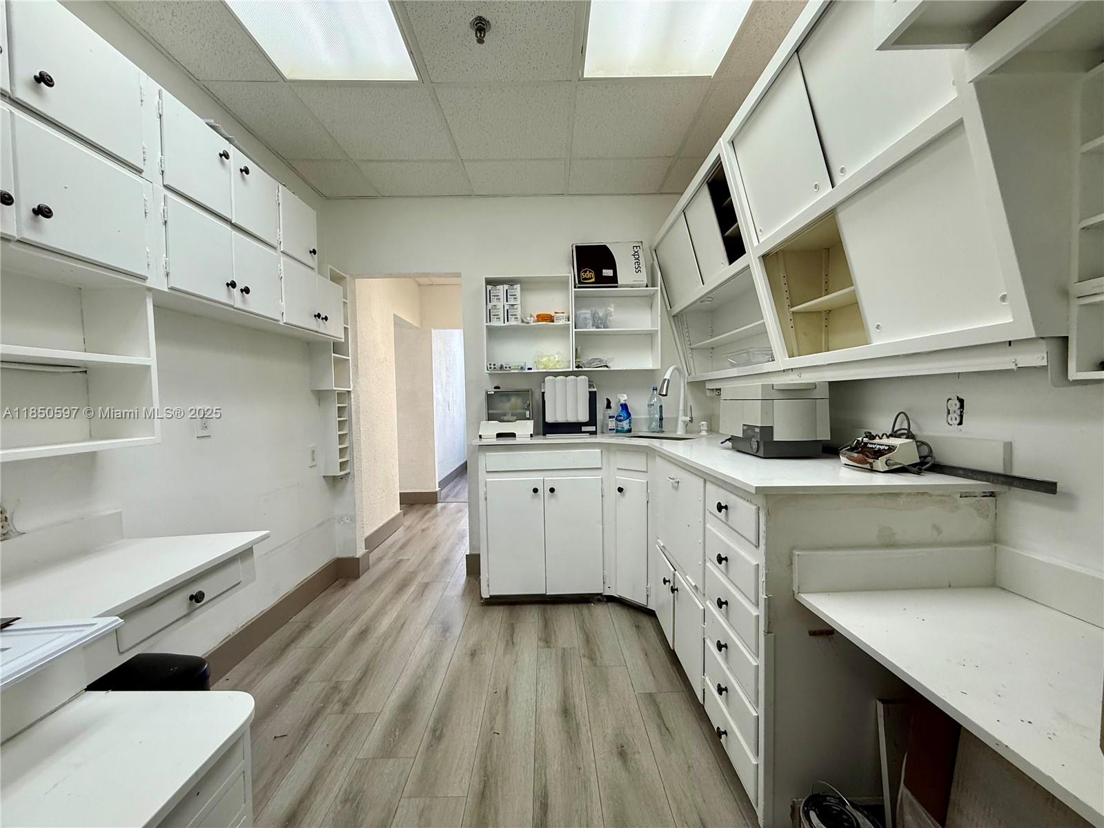   /   sq. ft. $ 2025-07-31 0 foto