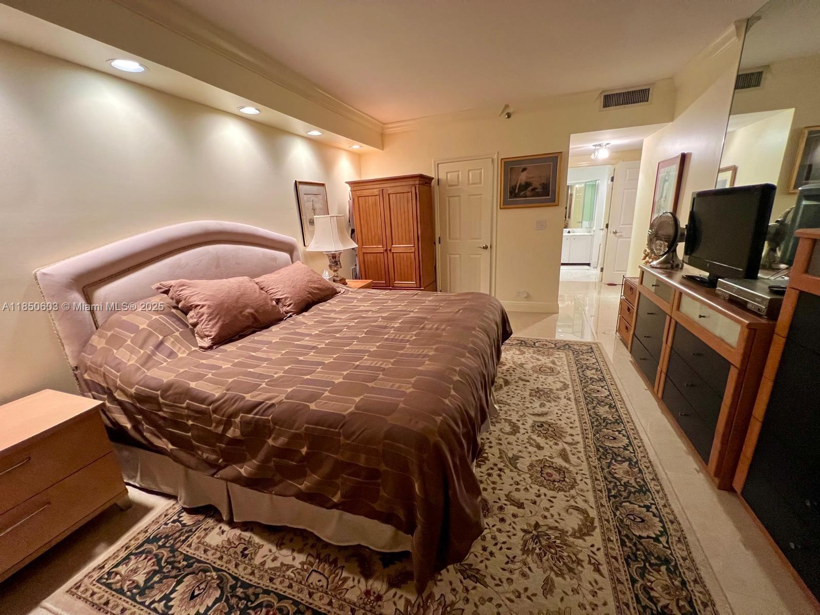 Photo of 20191 Country Club Dr  #2004, Aventura, Florida, 33180 - 