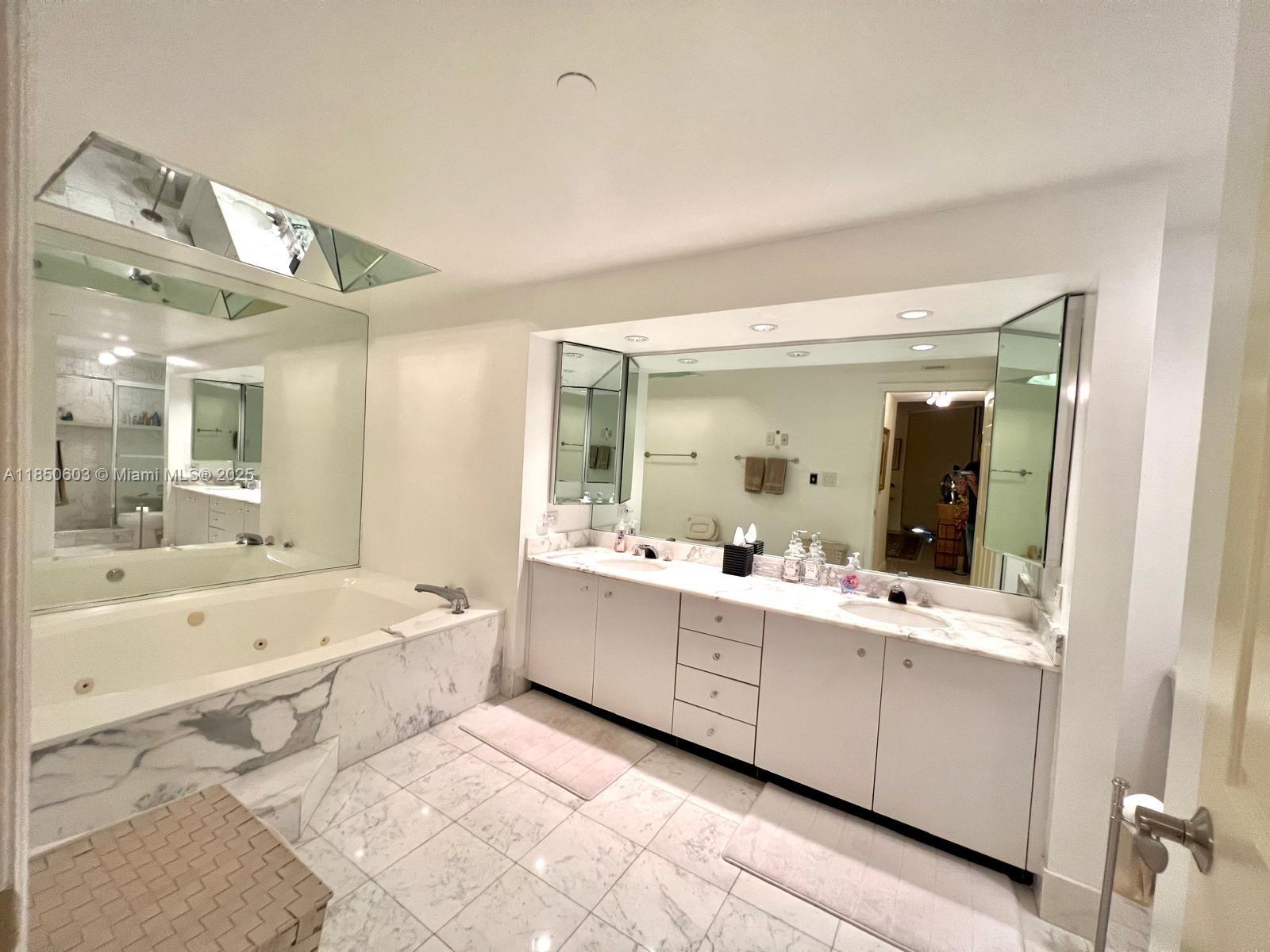 Photo of 20191 Country Club Dr  #2004, Aventura, Florida, 33180 - 