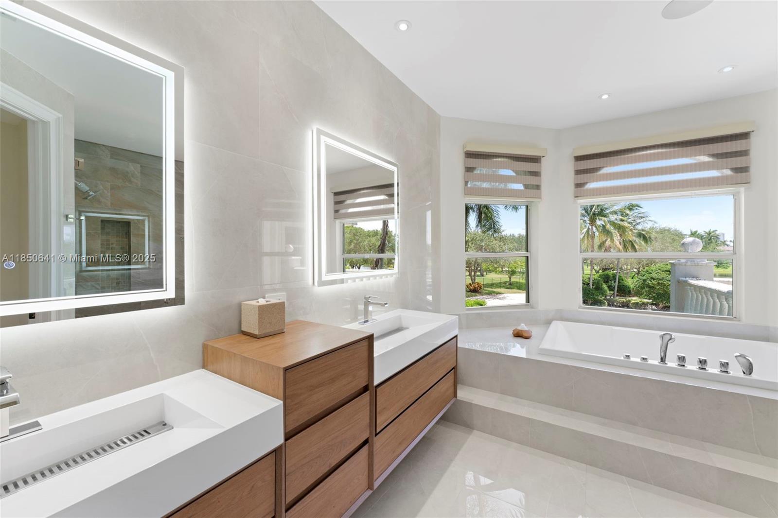 Photo of 1031 Harbor Ct  (1031), Hollywood, Florida, 33019 - 