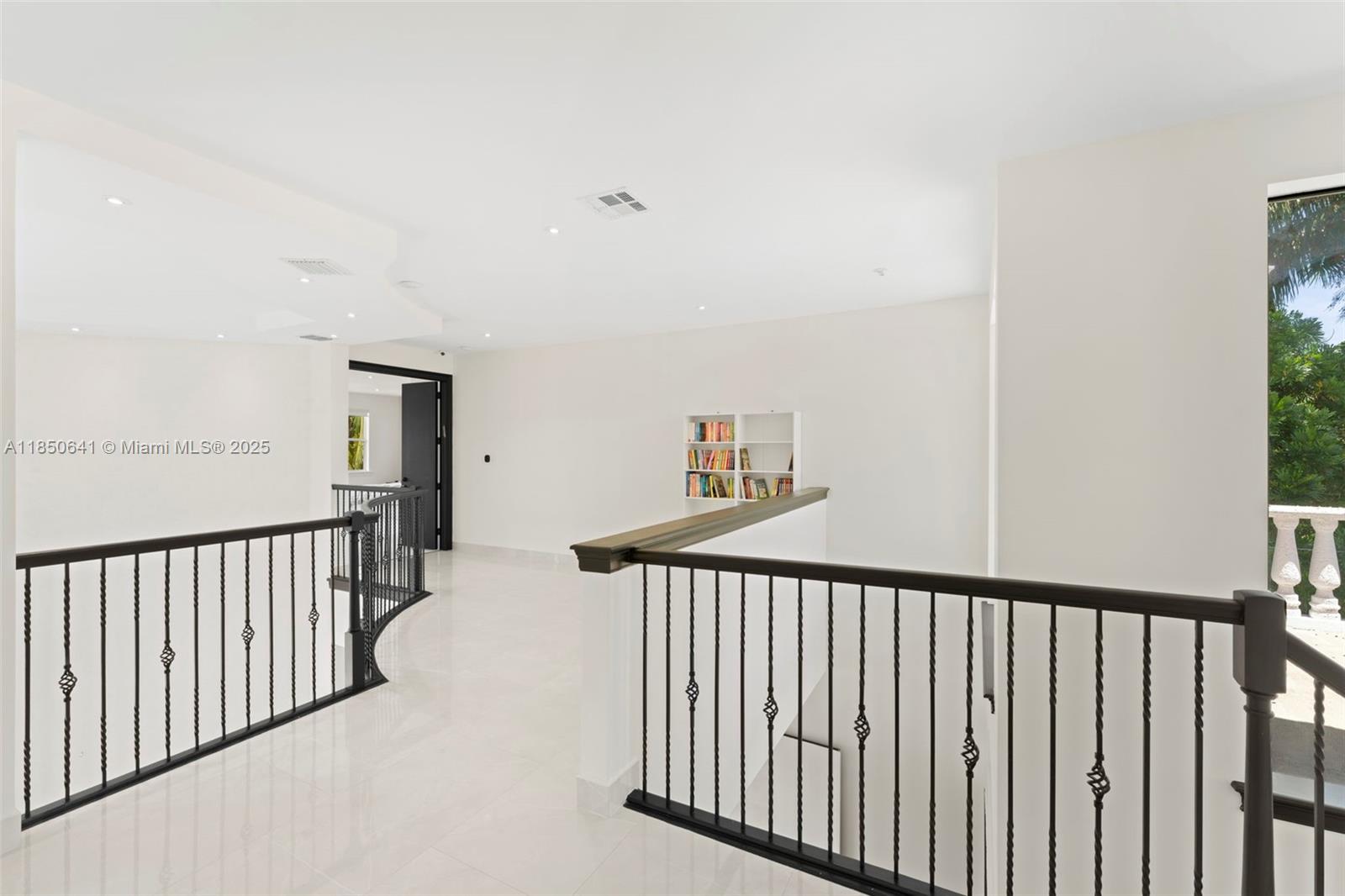 Photo of 1031 Harbor Ct  (1031), Hollywood, Florida, 33019 - 
