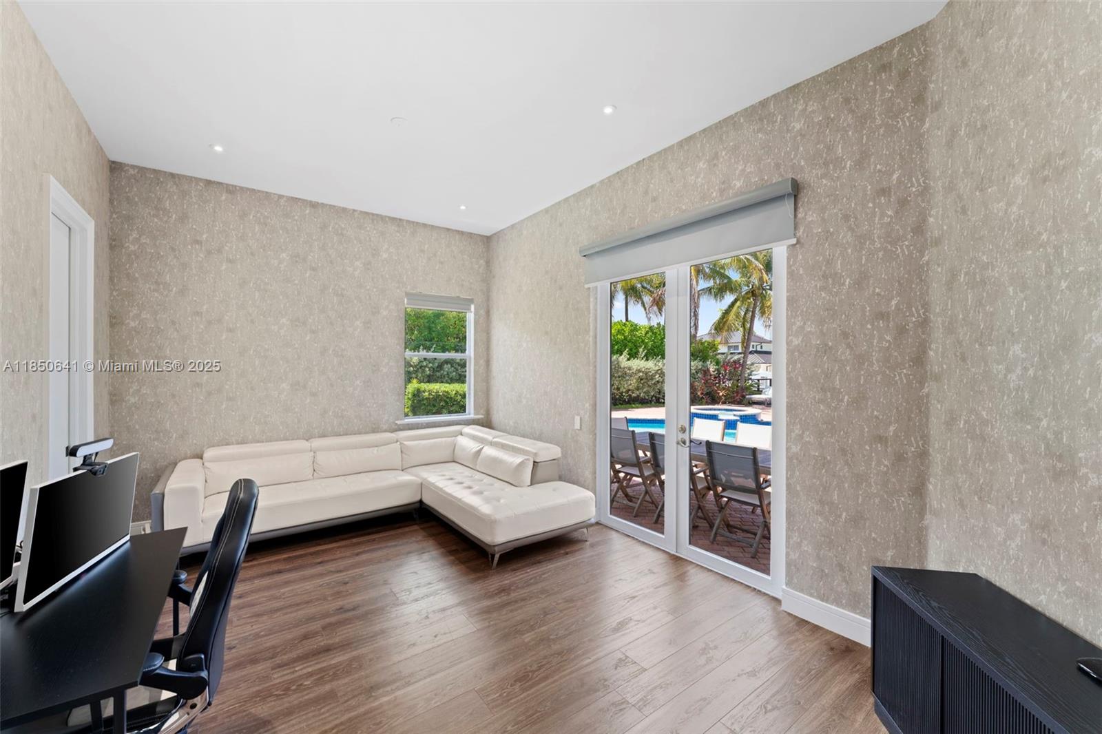 Photo of 1031 Harbor Ct  (1031), Hollywood, Florida, 33019 - 