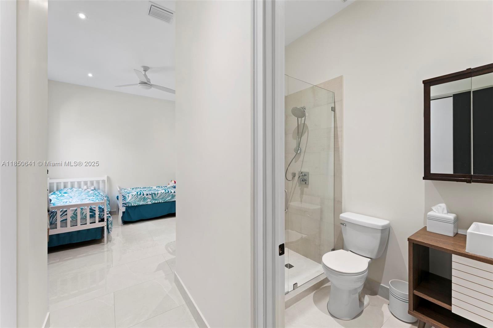 Photo of 1031 Harbor Ct  (1031), Hollywood, Florida, 33019 - 