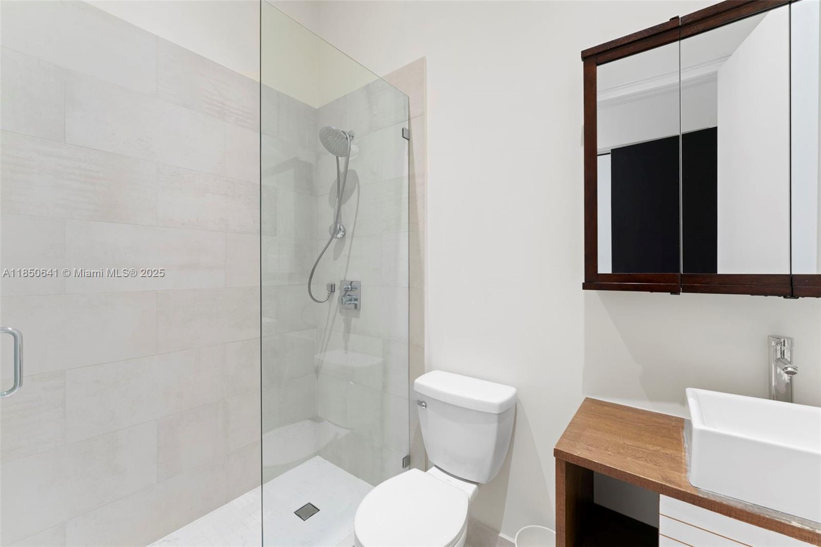 Photo of 1031 Harbor Ct  (1031), Hollywood, Florida, 33019 - 