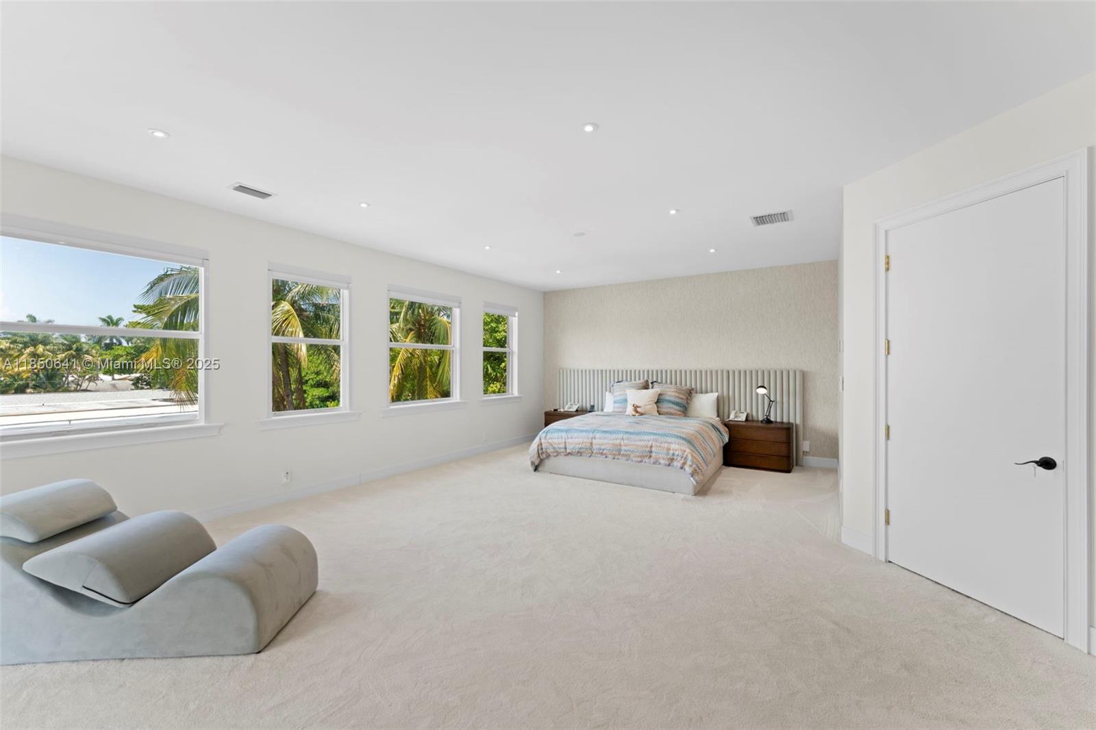 Photo of 1031 Harbor Ct  (1031), Hollywood, Florida, 33019 - 