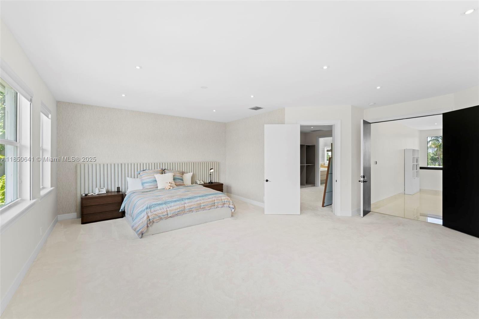 Photo of 1031 Harbor Ct  (1031), Hollywood, Florida, 33019 - 