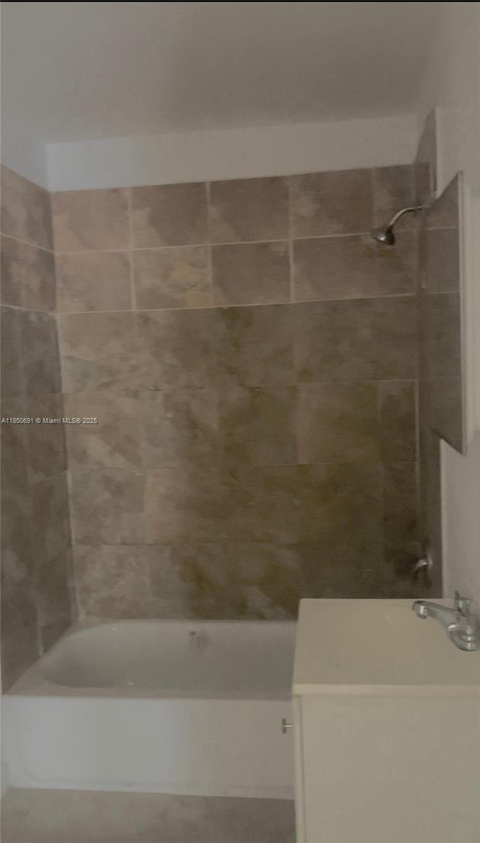 Ver detalles / sq. ft. $ 2025-08-01 0 foto