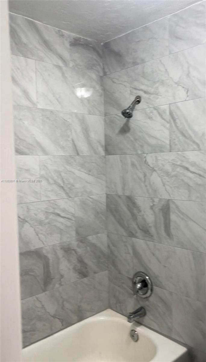 Ver detalles / sq. ft. $ 2025-08-01 0 foto