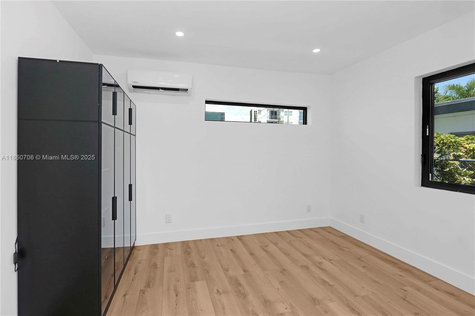 See details / sq. ft. $ 2025-08-01 0 Photo