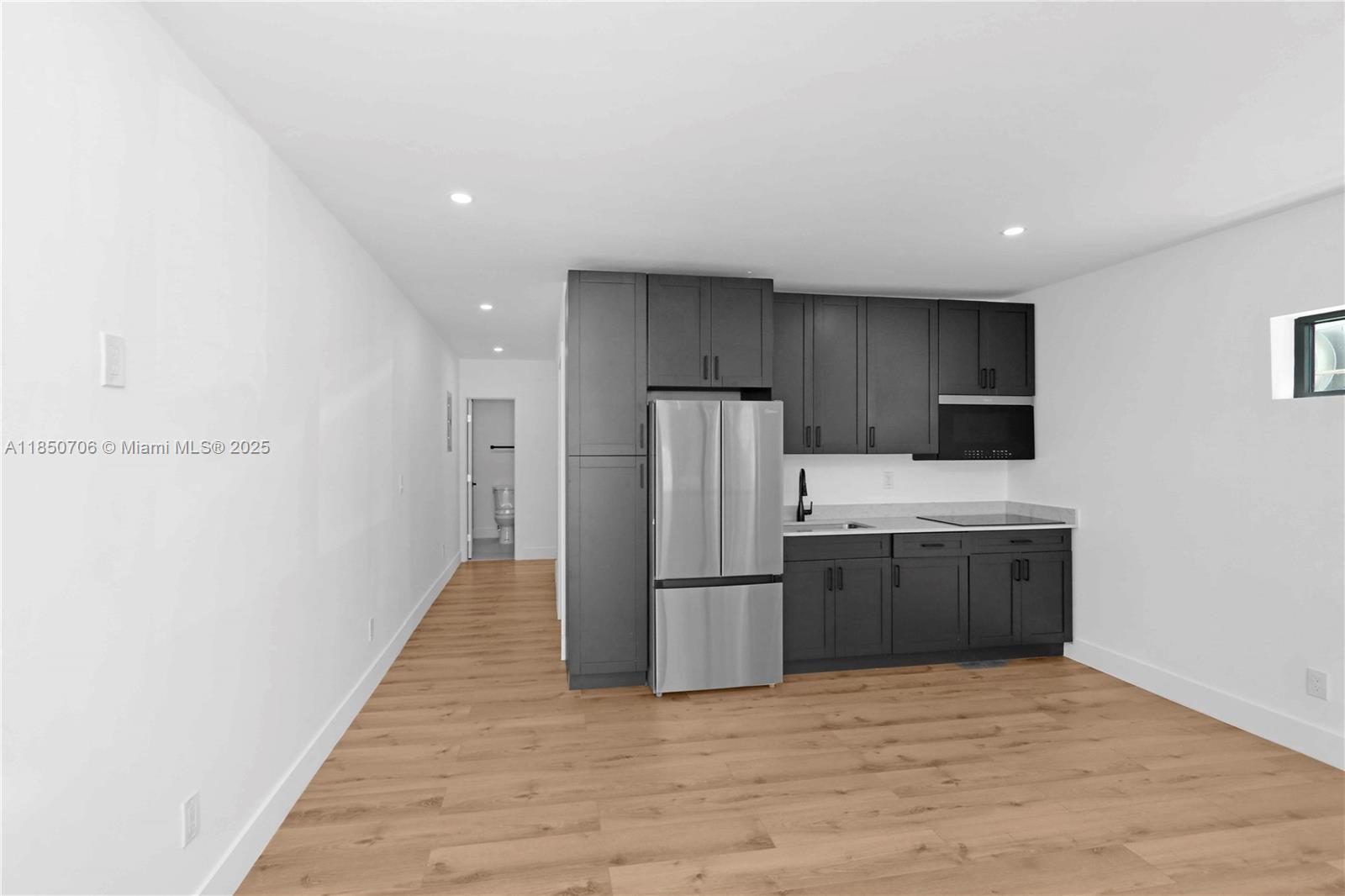 See details / sq. ft. $ 2025-08-01 0 Photo