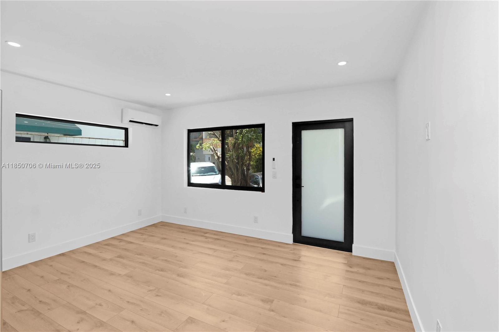 See details / sq. ft. $ 2025-08-01 0 Photo