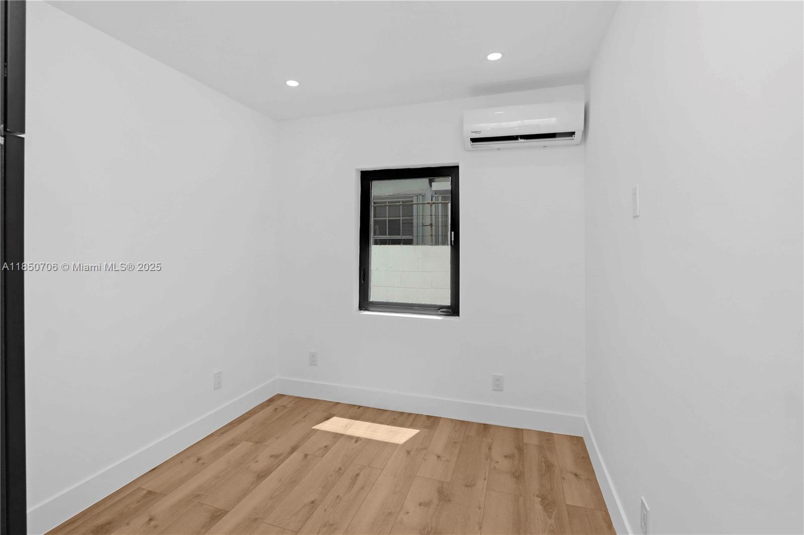 See details / sq. ft. $ 2025-08-01 0 Photo