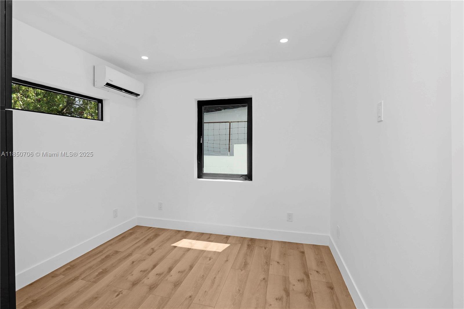 See details / sq. ft. $ 2025-08-01 0 Photo