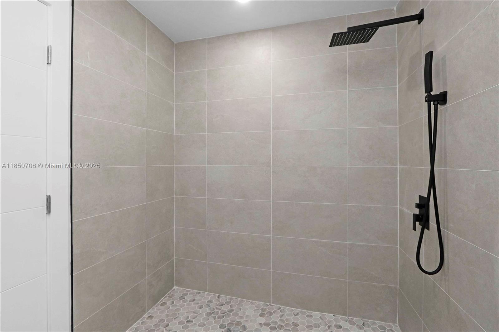 See details / sq. ft. $ 2025-08-01 0 Photo