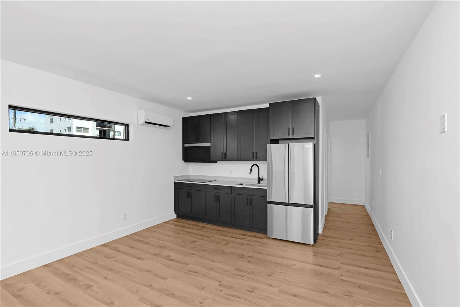 See details / sq. ft. $ 2025-08-01 0 Photo