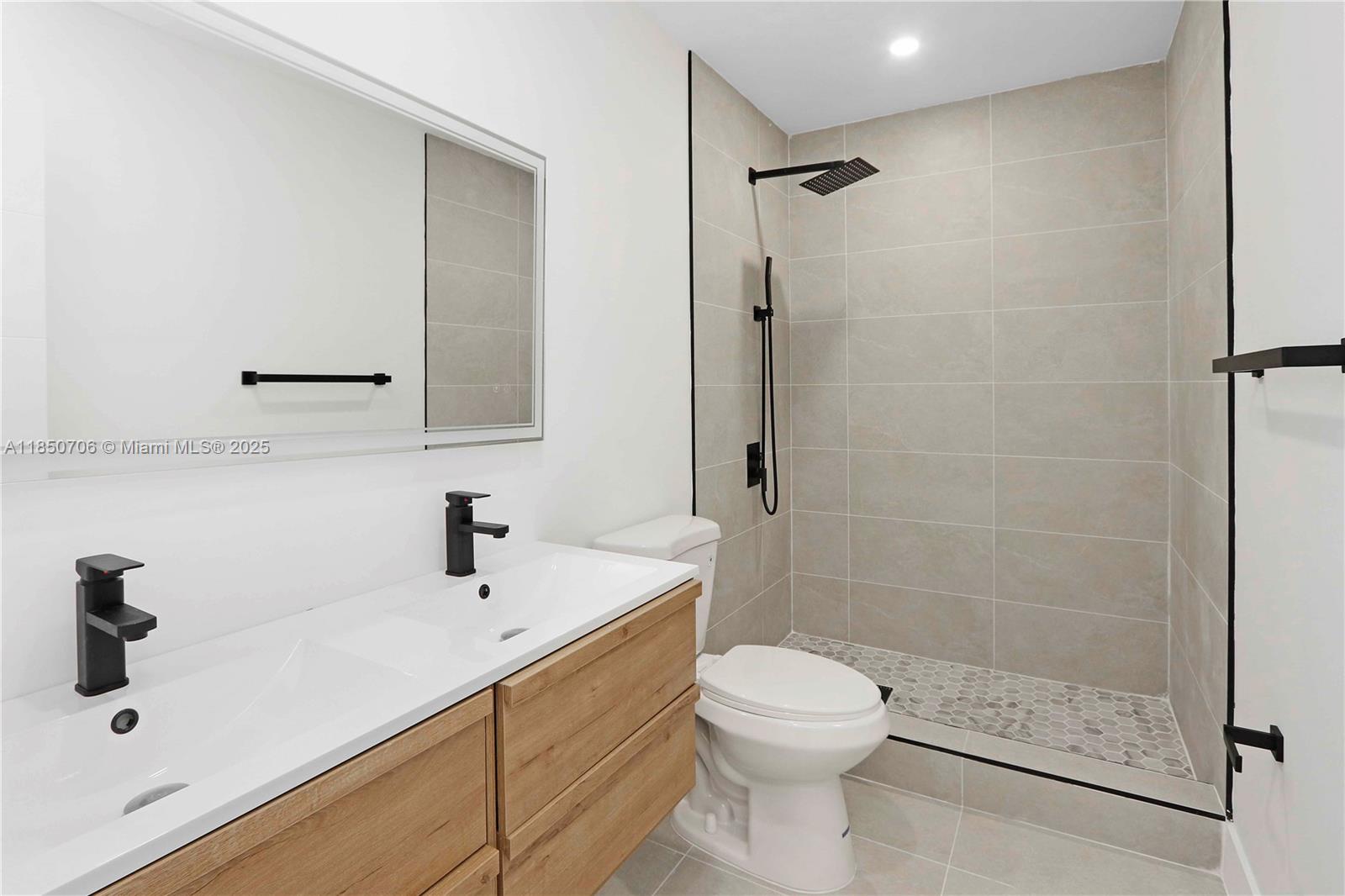 See details / sq. ft. $ 2025-08-01 0 Photo