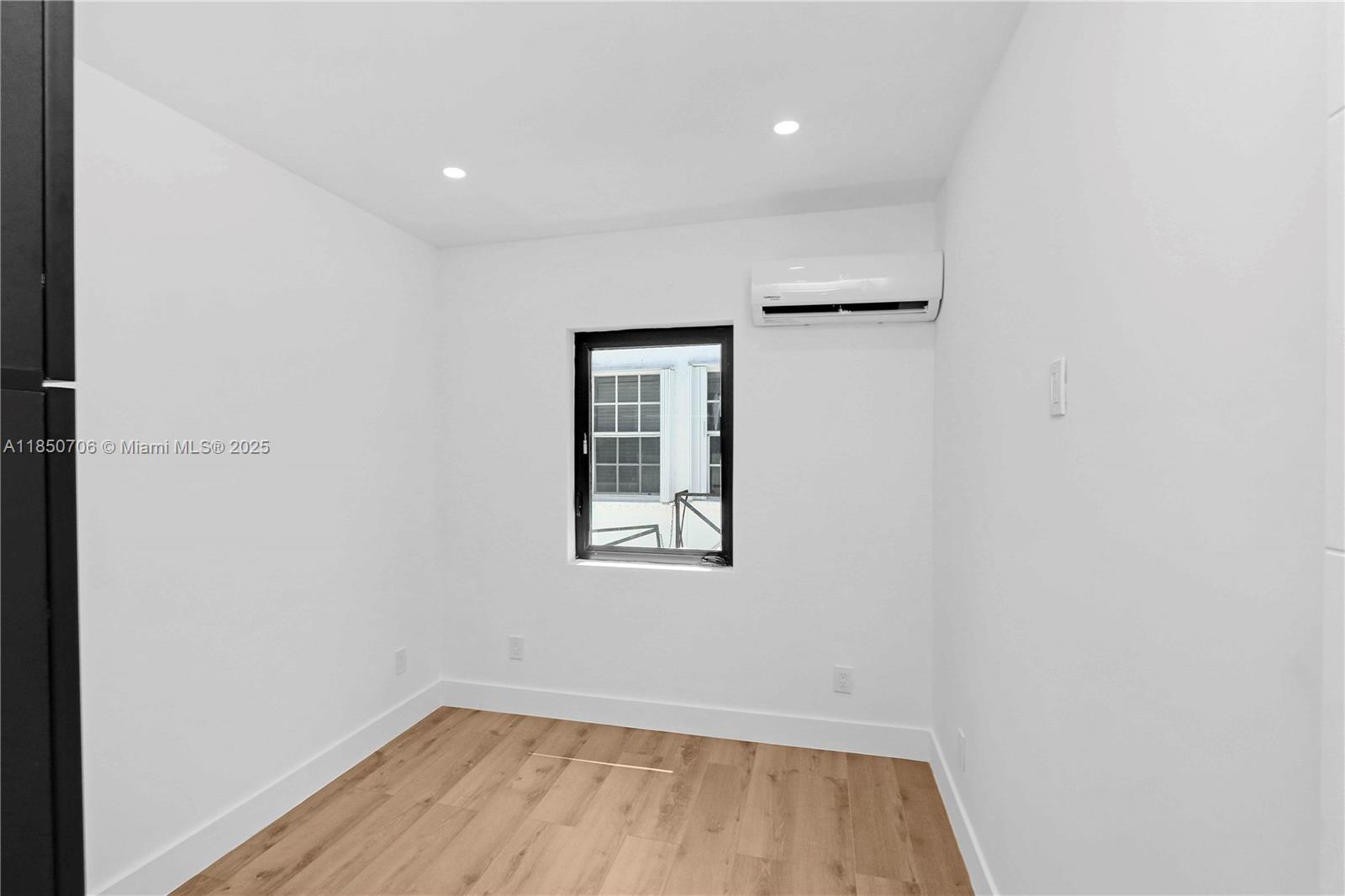See details / sq. ft. $ 2025-08-01 0 Photo