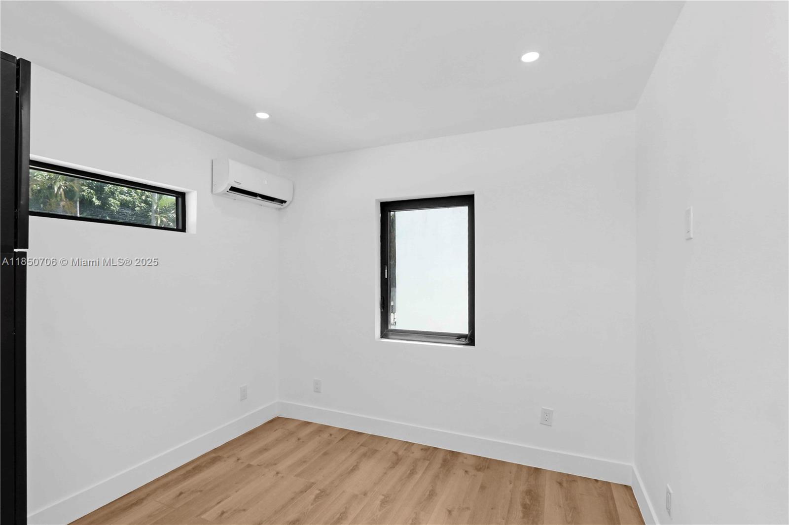 See details / sq. ft. $ 2025-08-01 0 Photo