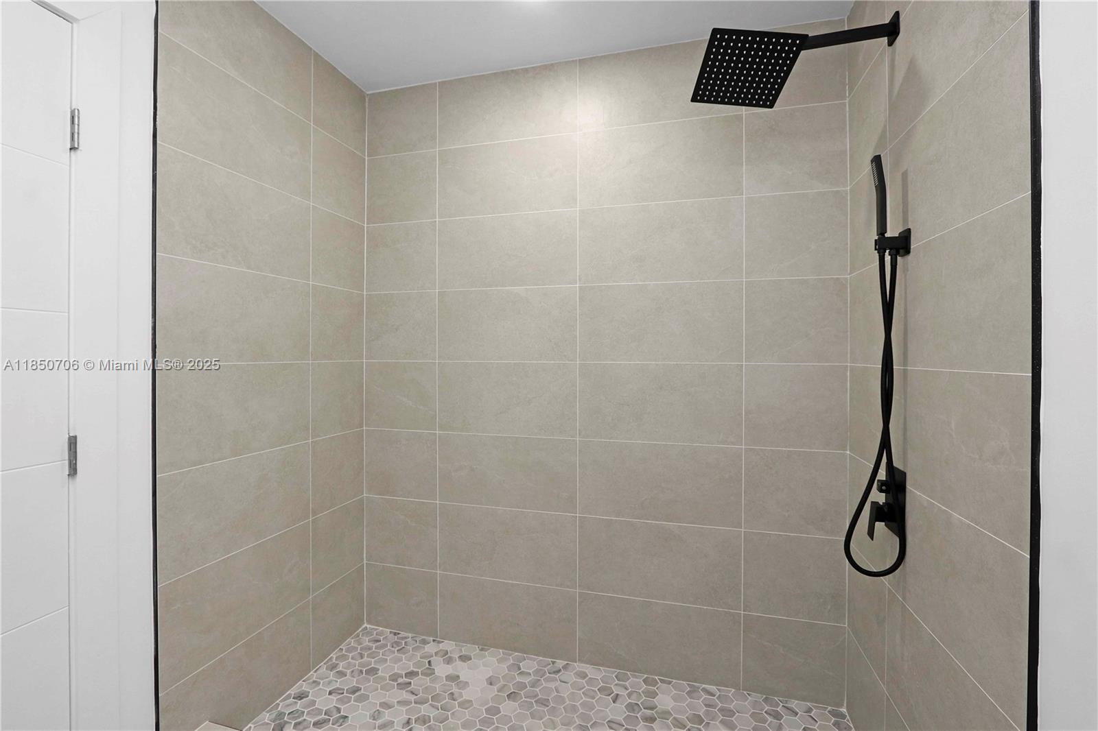 See details / sq. ft. $ 2025-08-01 0 Photo