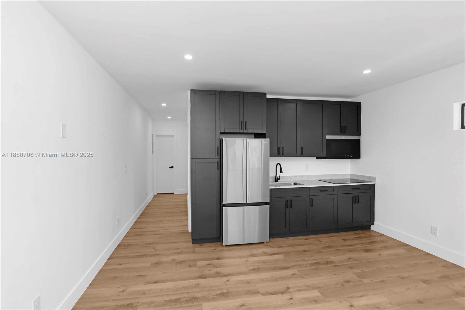 See details / sq. ft. $ 2025-08-01 0 Photo