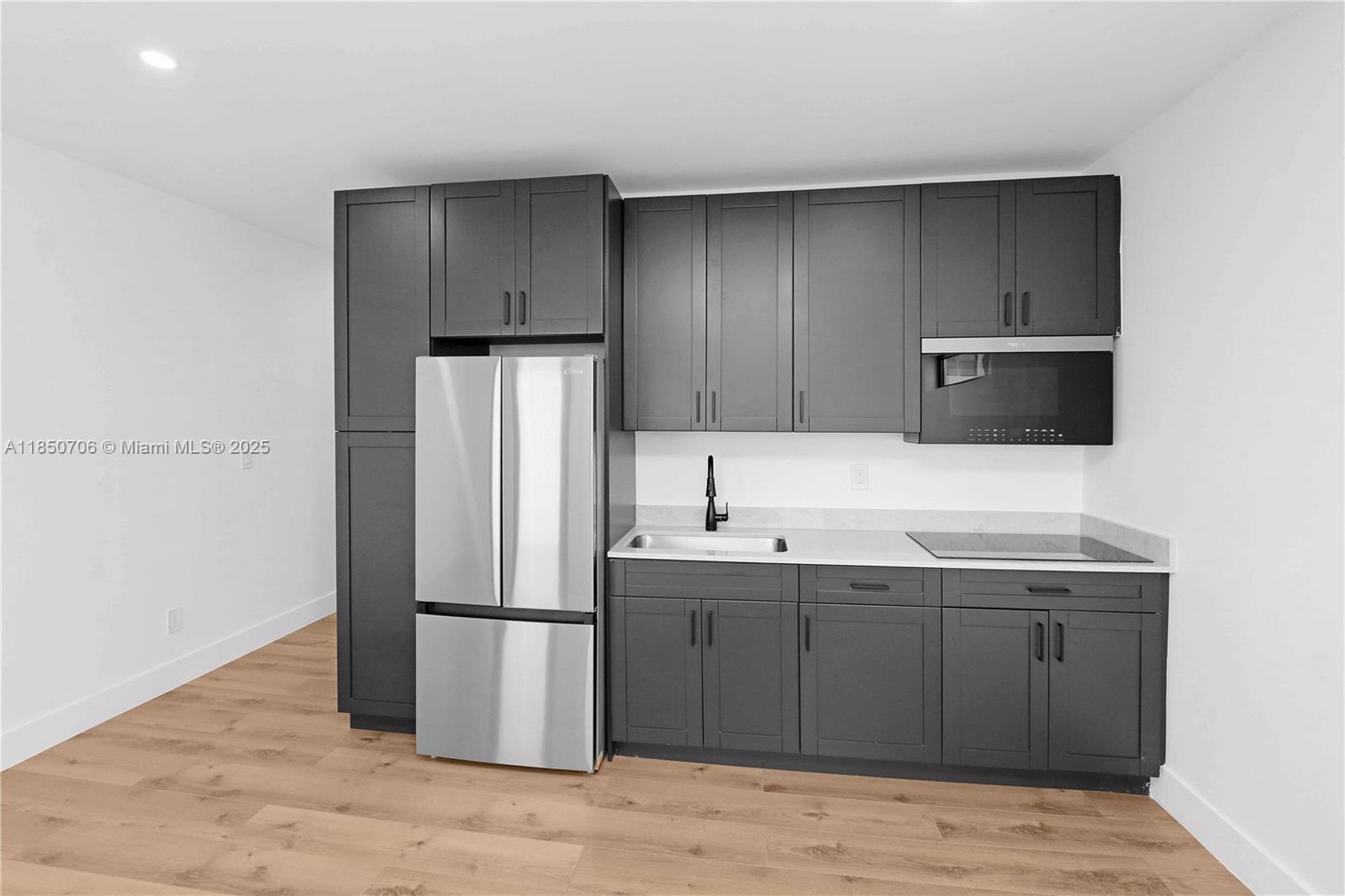 See details / sq. ft. $ 2025-08-01 0 Photo
